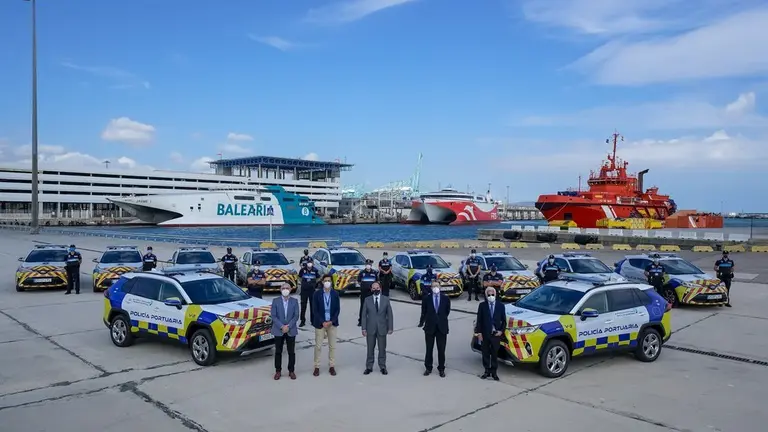 Nuevos coches patrulla h&iacute;bridos 1
