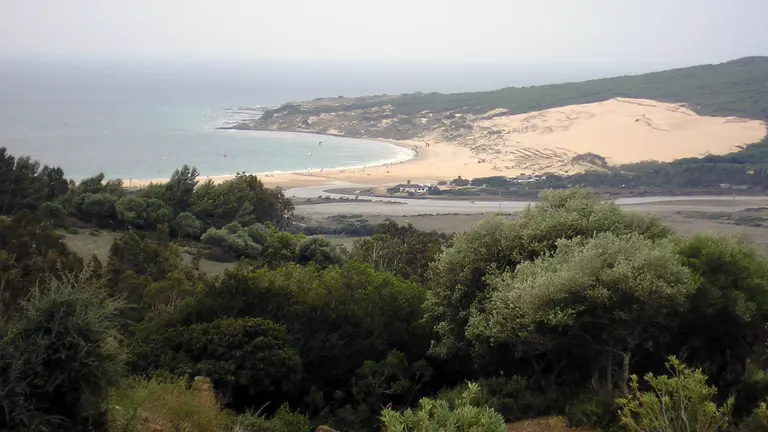 Mellaria_Vista de la desembocadura del r&iacute;o del Valle en la ensenada de Valdevaqueros
